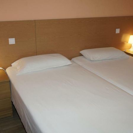 Hostal La Pared Torres de la Alameda Luaran gambar