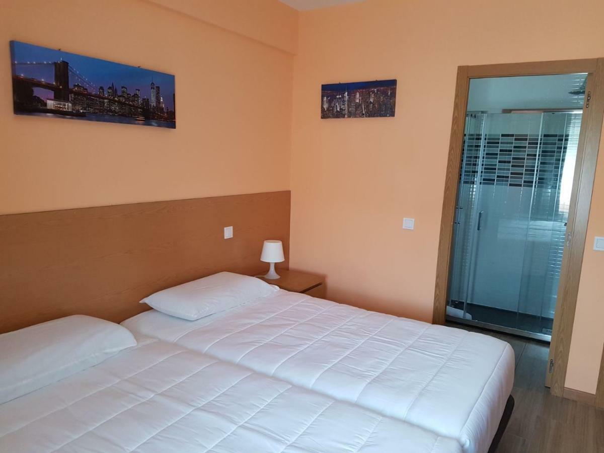 Hostal La Pared Torres de la Alameda Luaran gambar