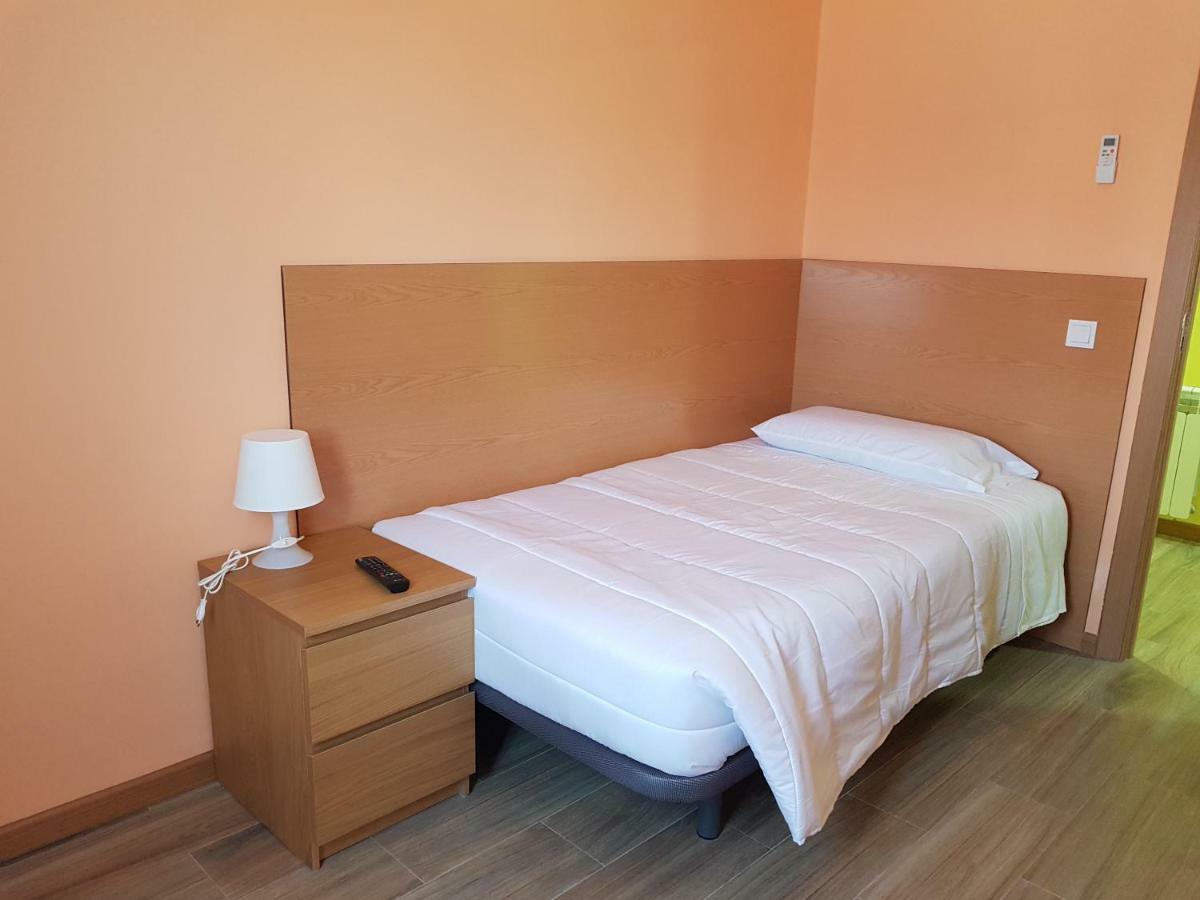 Hostal La Pared Torres de la Alameda Luaran gambar