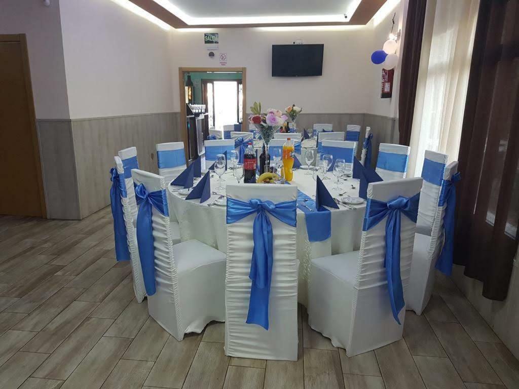 Hostal La Pared Torres de la Alameda Luaran gambar