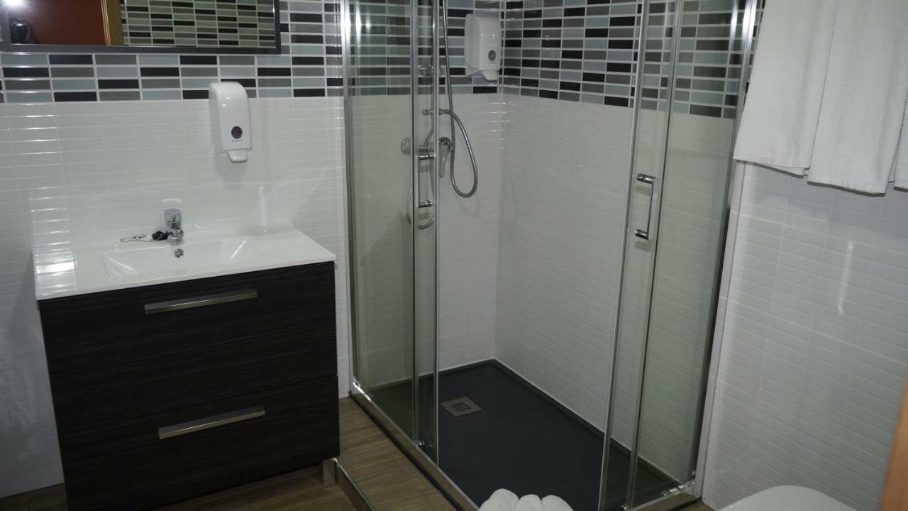 Hostal La Pared Torres de la Alameda Luaran gambar