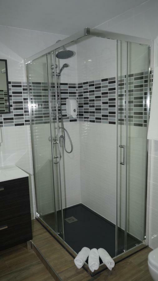 Hostal La Pared Torres de la Alameda Luaran gambar