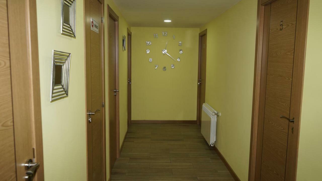 Hostal La Pared Torres de la Alameda Luaran gambar